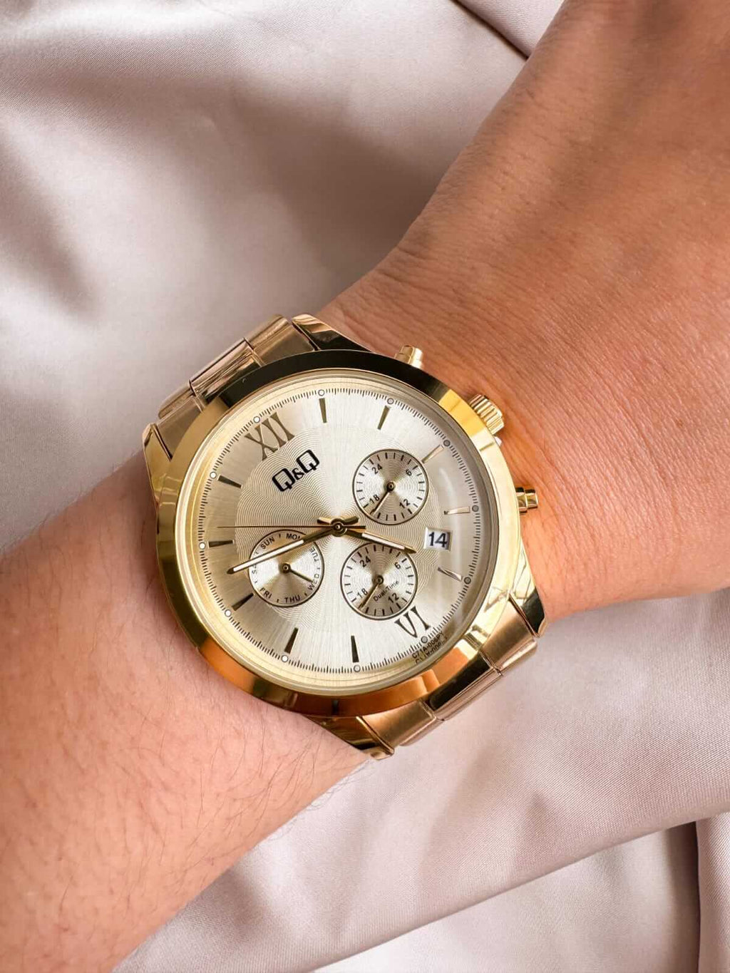 RELOJ QYQ UNISEX C71A004Y DORADO
