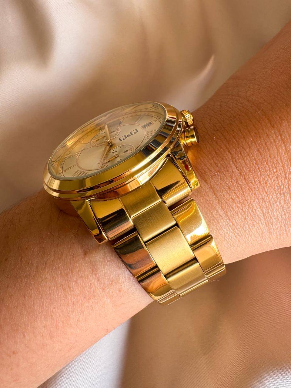RELOJ QYQ A25A DORADO FONDO DORADO