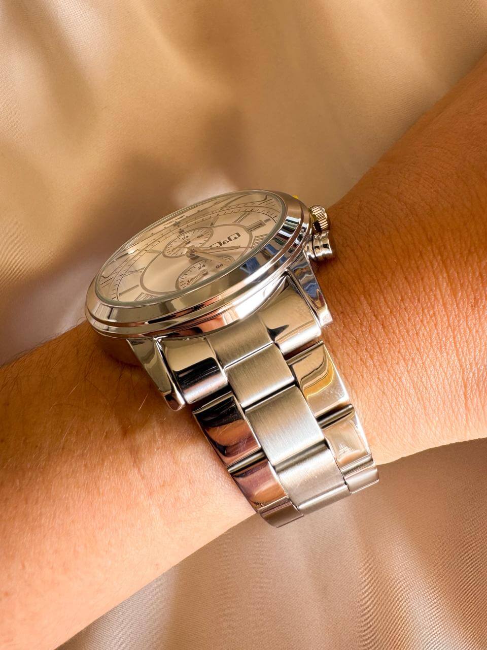 RELOJ QYQ A25A PLATEADO