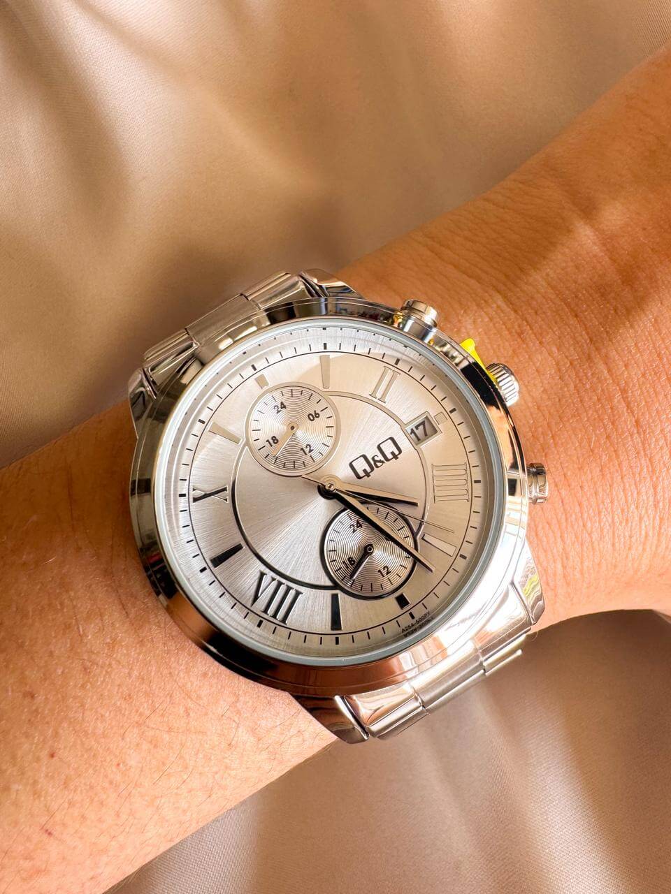 RELOJ QYQ A25A PLATEADO