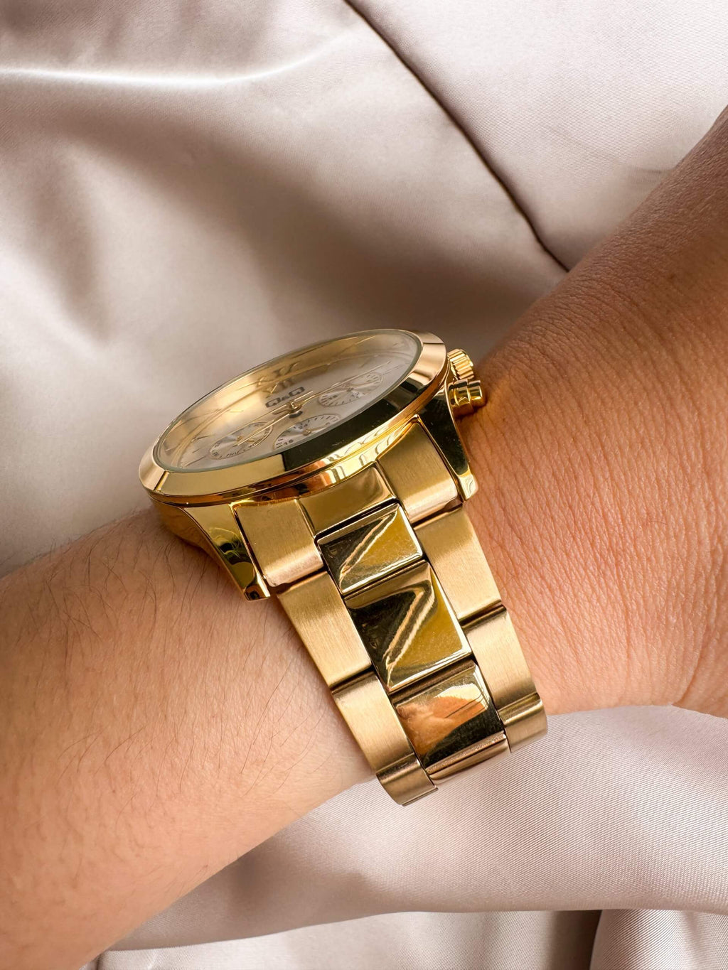 RELOJ QYQ UNISEX C71A004Y DORADO