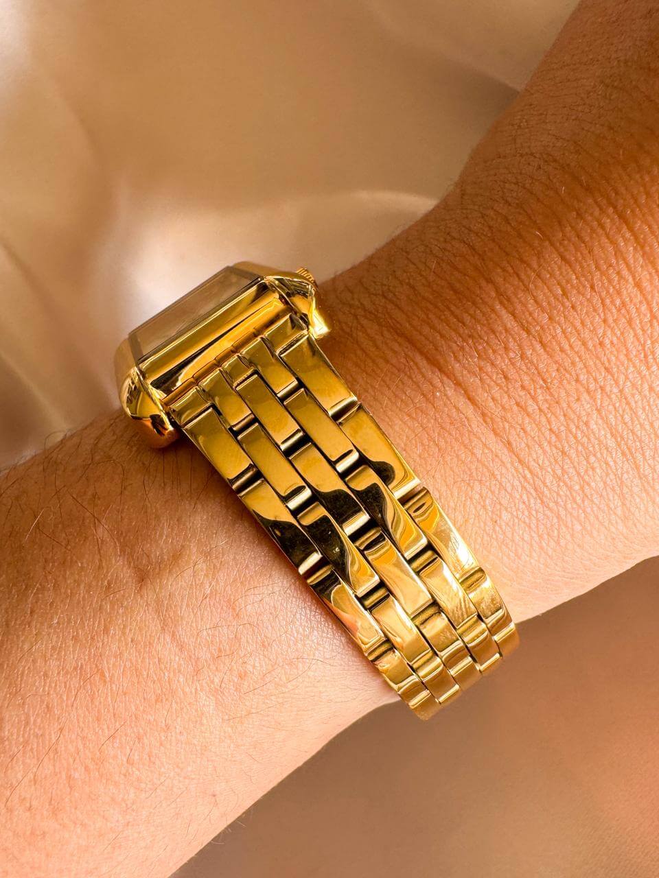 Reloj QYQ Q25C DORADO