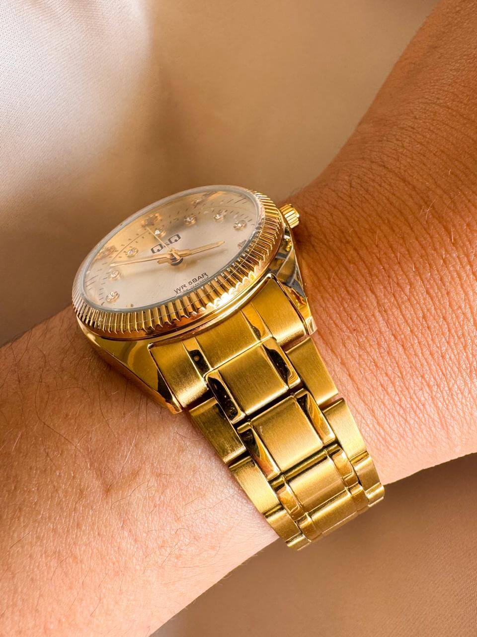 RELOJ QYQ QZ65J001Y DORADO