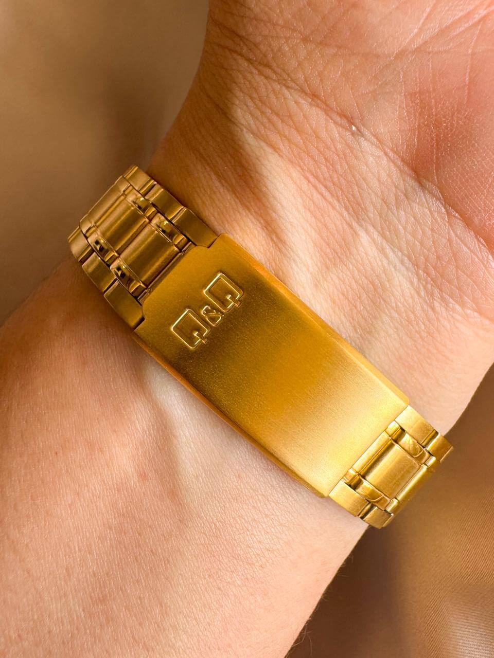 RELOJ QYQ QZ65J001Y DORADO