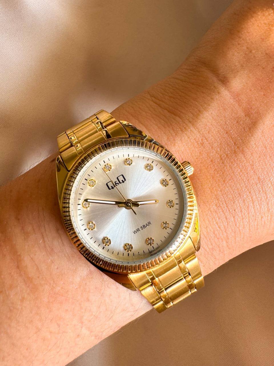 RELOJ QYQ QZ65J001Y DORADO
