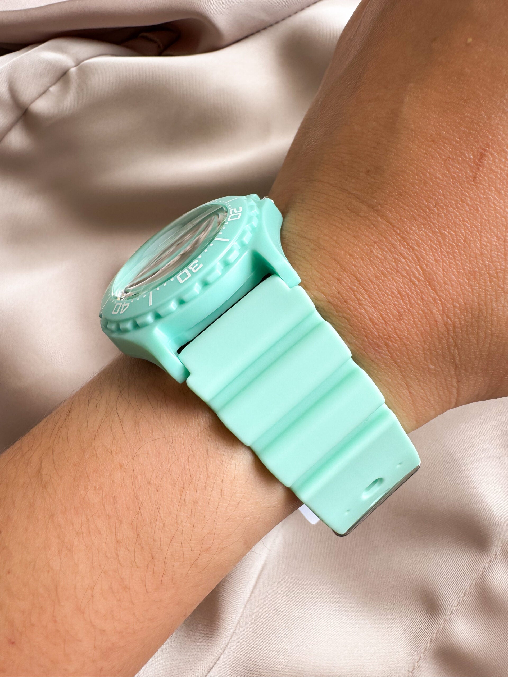 RELOJ QYQ DEPORTIVO VERDE DAMA