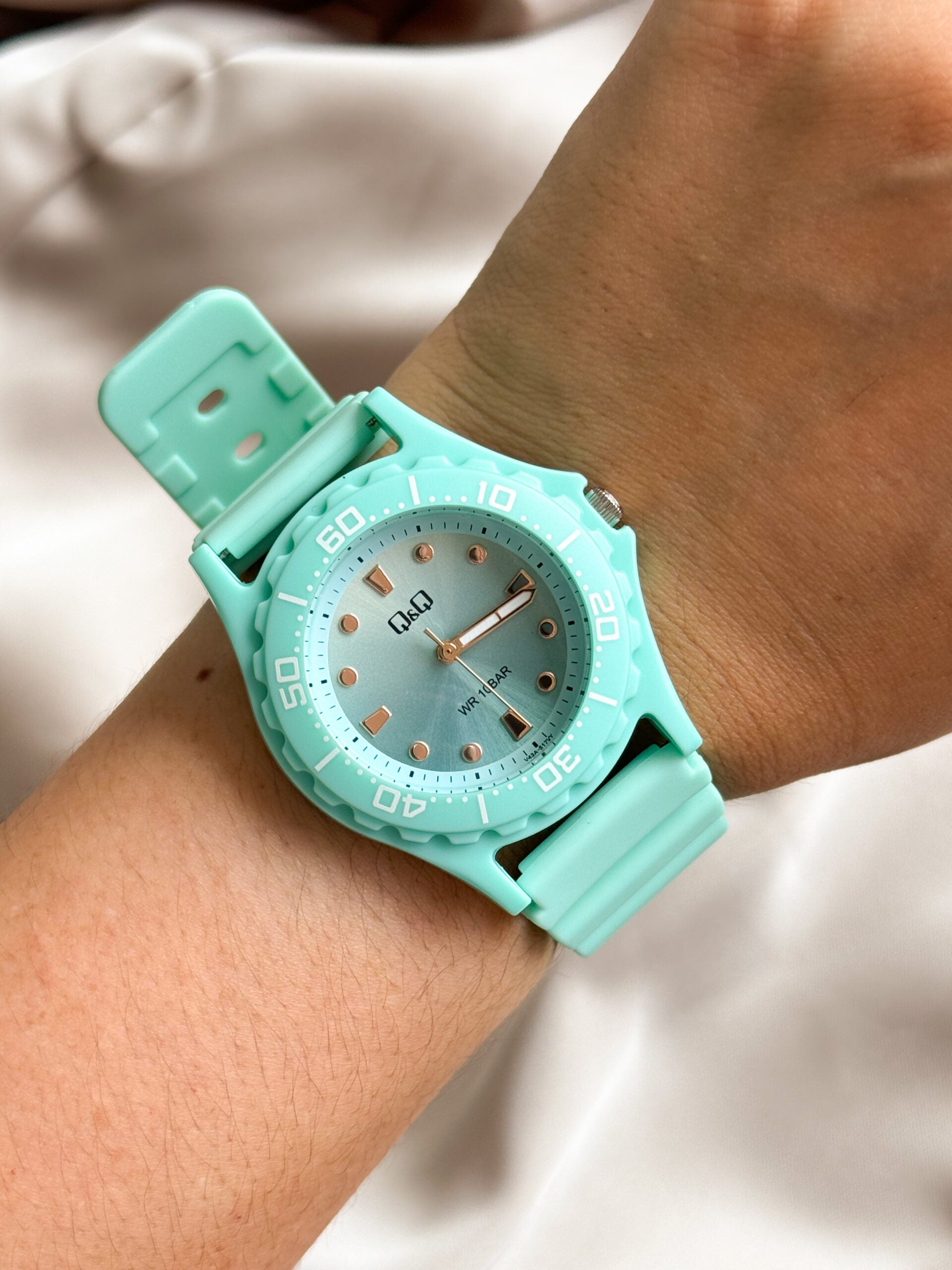 RELOJ QYQ DEPORTIVO VERDE DAMA