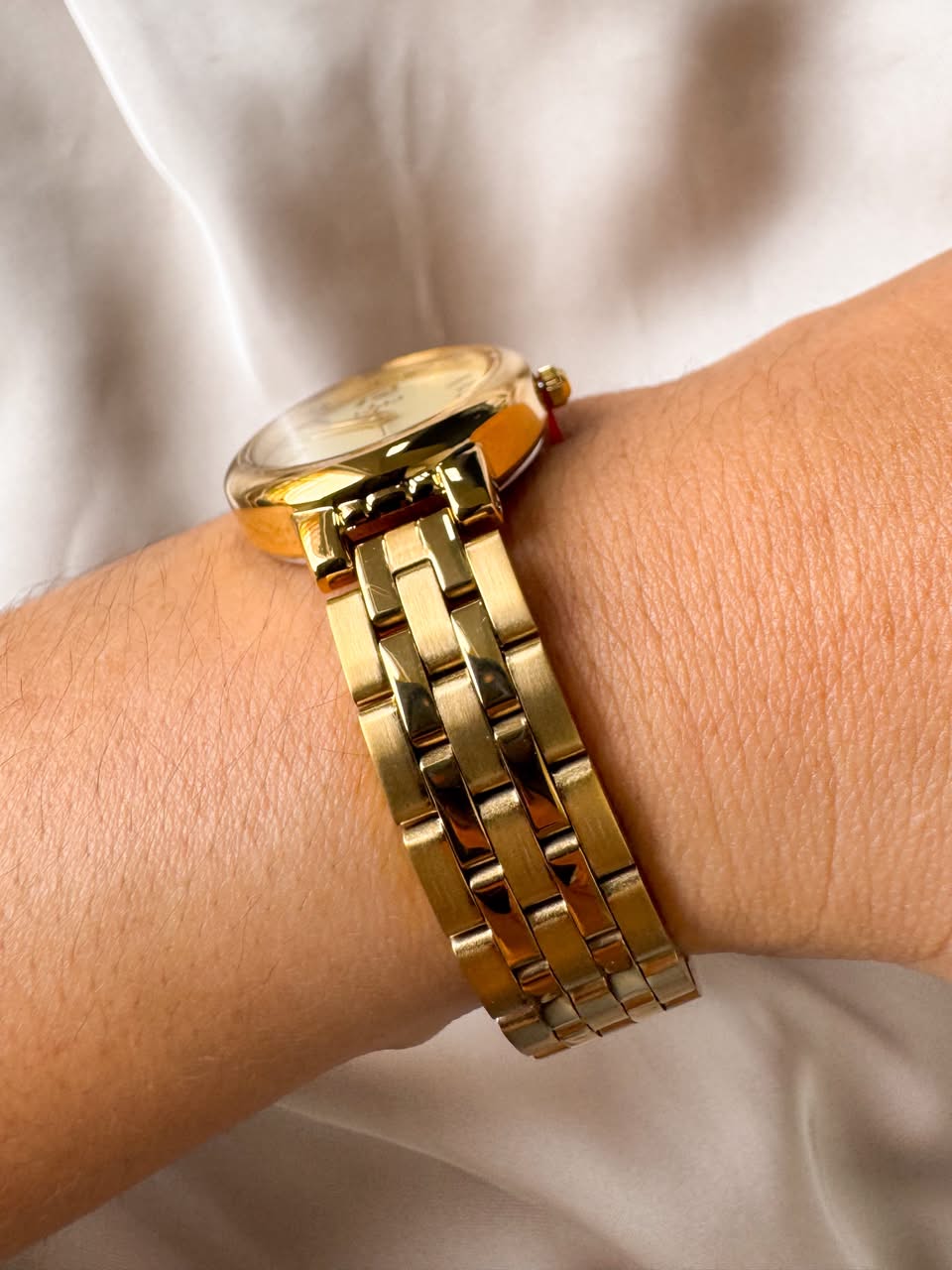 RELOJ QYQ Q10C-002PY TODO DORADO OVALADO