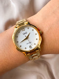 RELOJ QYQ Q35C-503PY DORADO FONDO BLANCO