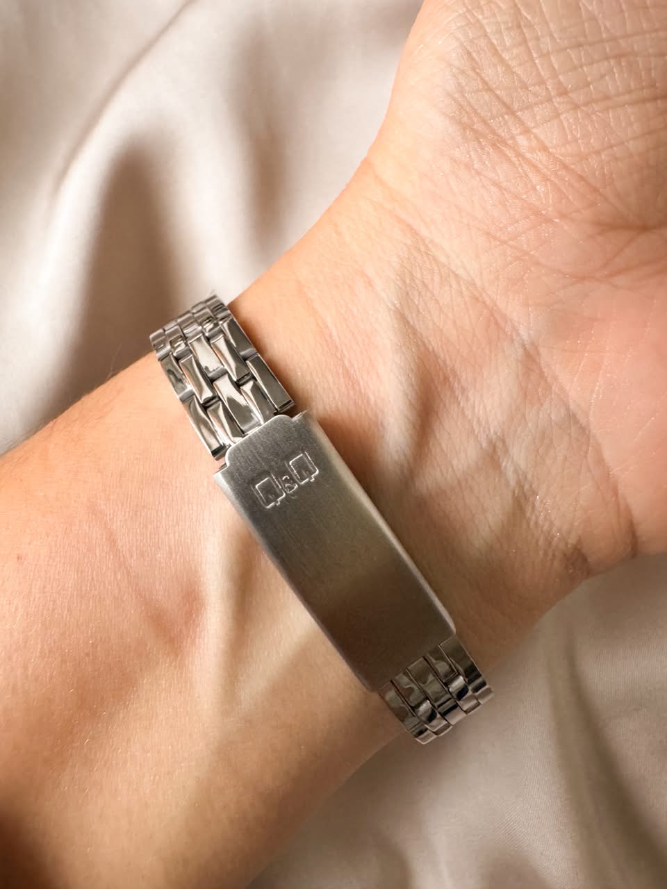 RELOJ QYQ Q50C-001PY PLATEADO PEQUEÑO