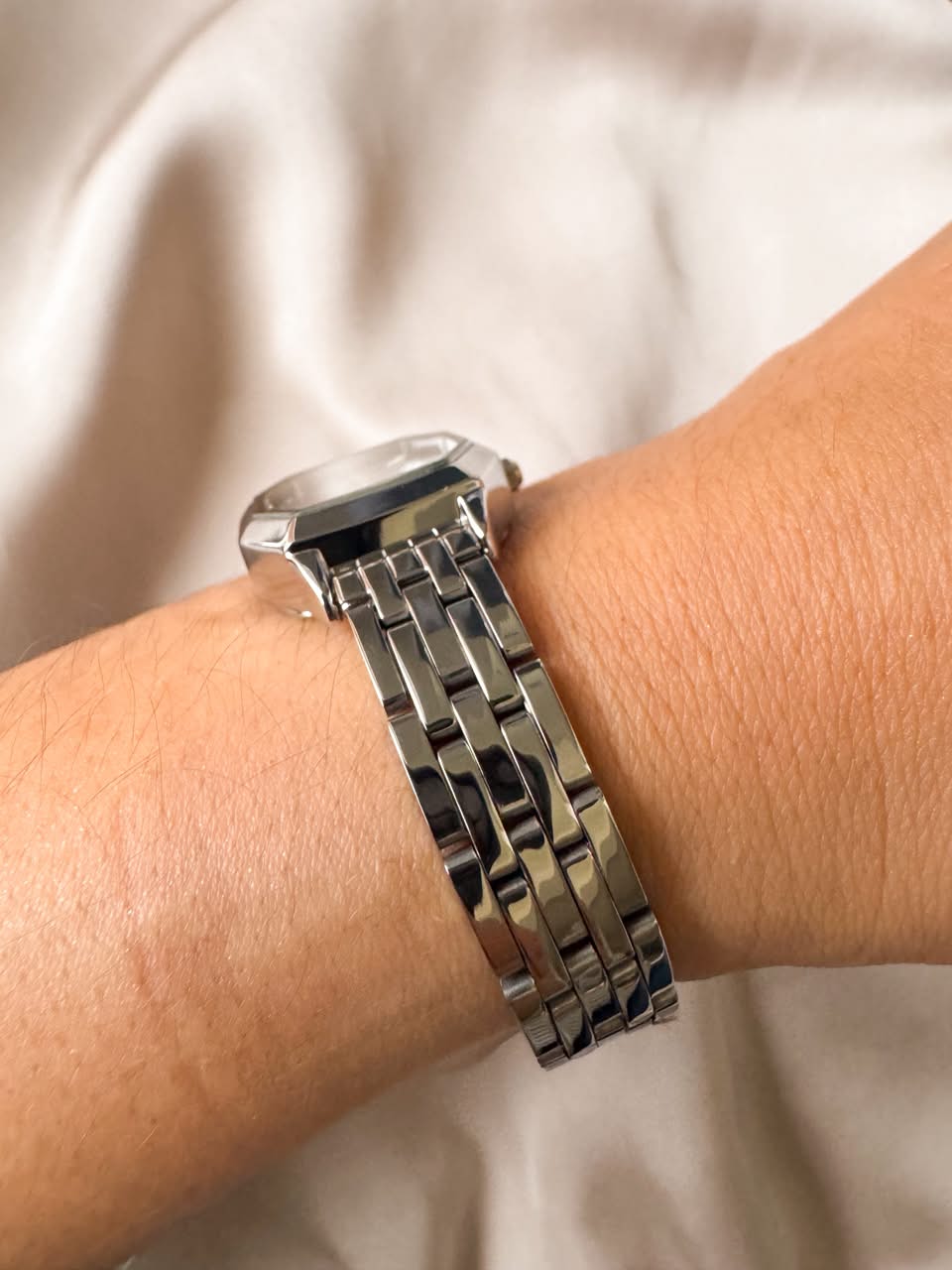 RELOJ QYQ Q50C-001PY PLATEADO PEQUEÑO