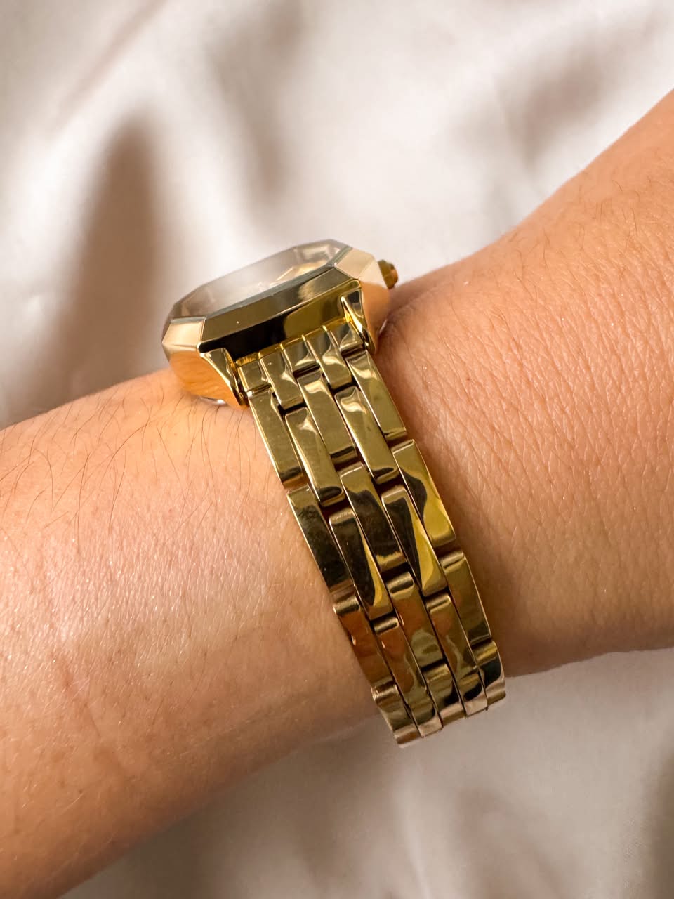 RELOJ QYQ Q50C-004PY DORADO PEQUEÑO
