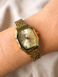 RELOJ QYQ Q50C-004PY DORADO PEQUEÑO