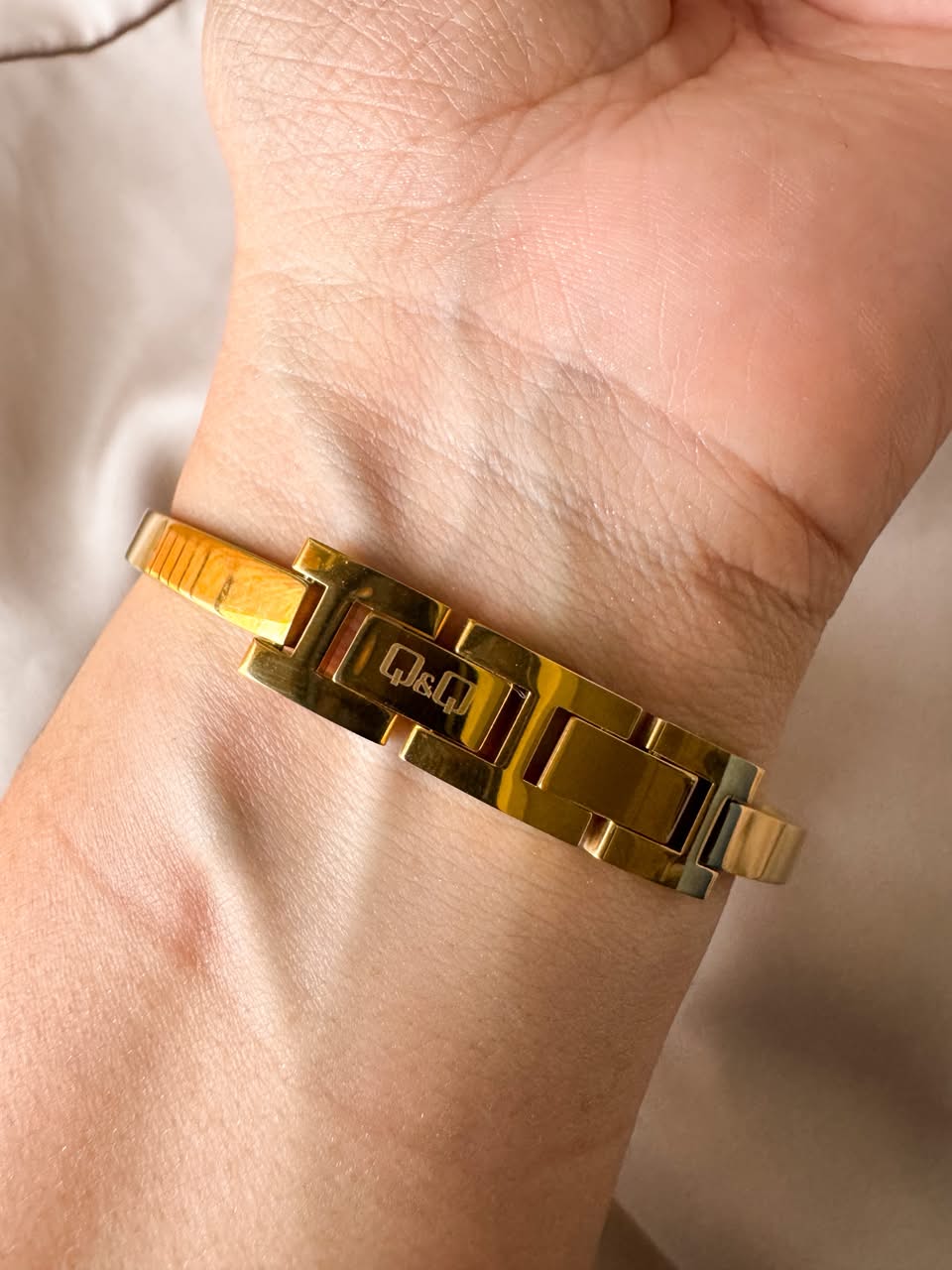 RELOJ QYQ Q52C-502PY ARO DORADO