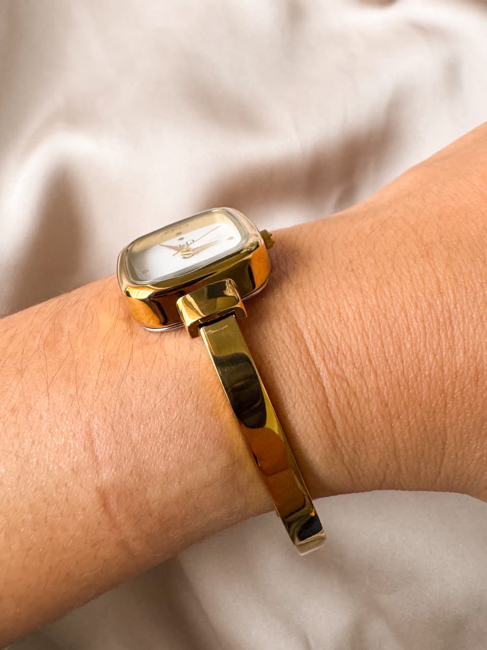 RELOJ QYQ Q52C-502PY ARO DORADO