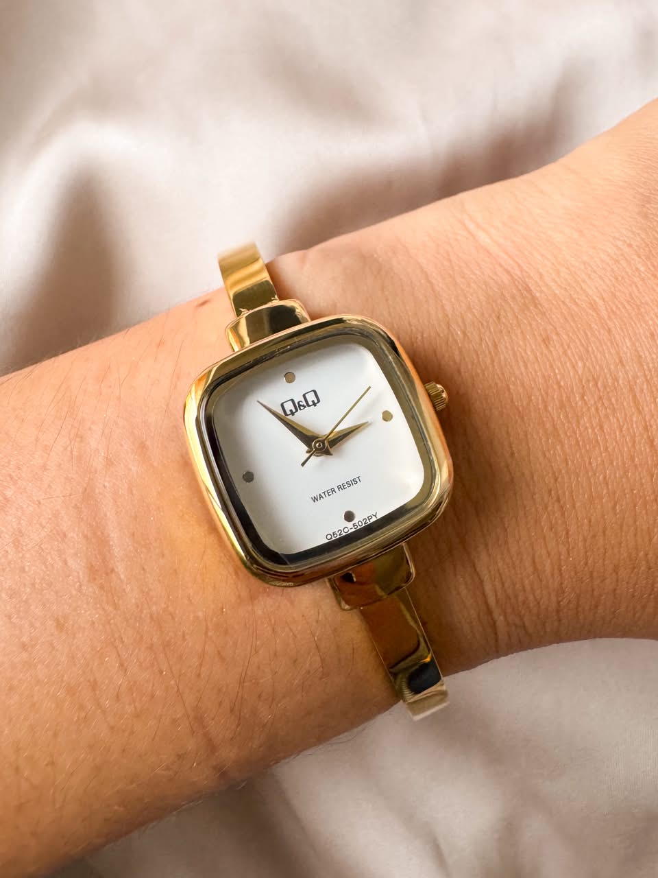 RELOJ QYQ Q52C-502PY ARO DORADO