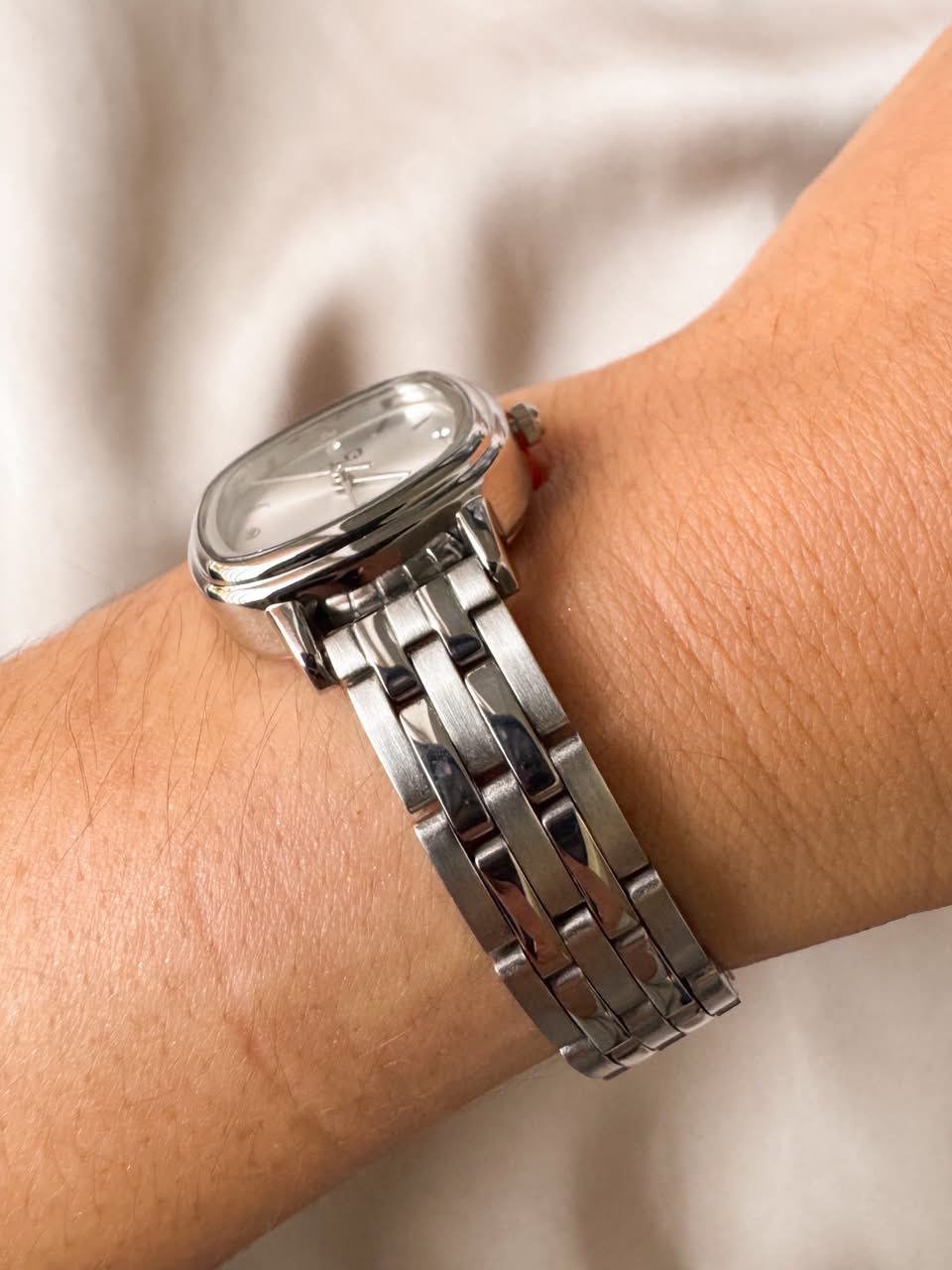 RELOJ QYQ Q56C-001PY PLATEADO PEQUEÑO