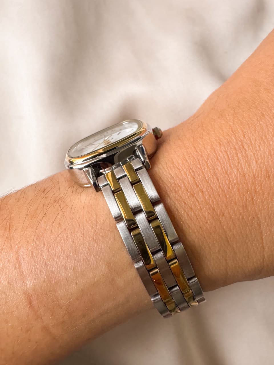RELOJ QYQ Q56C-002PY BICOLOR PEQUEÑO