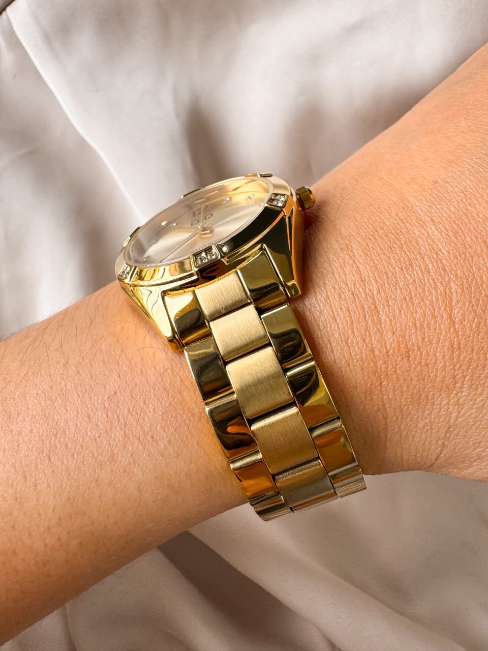 RELOJ QYQ Q83B-007PY DORADO PIEDRAS