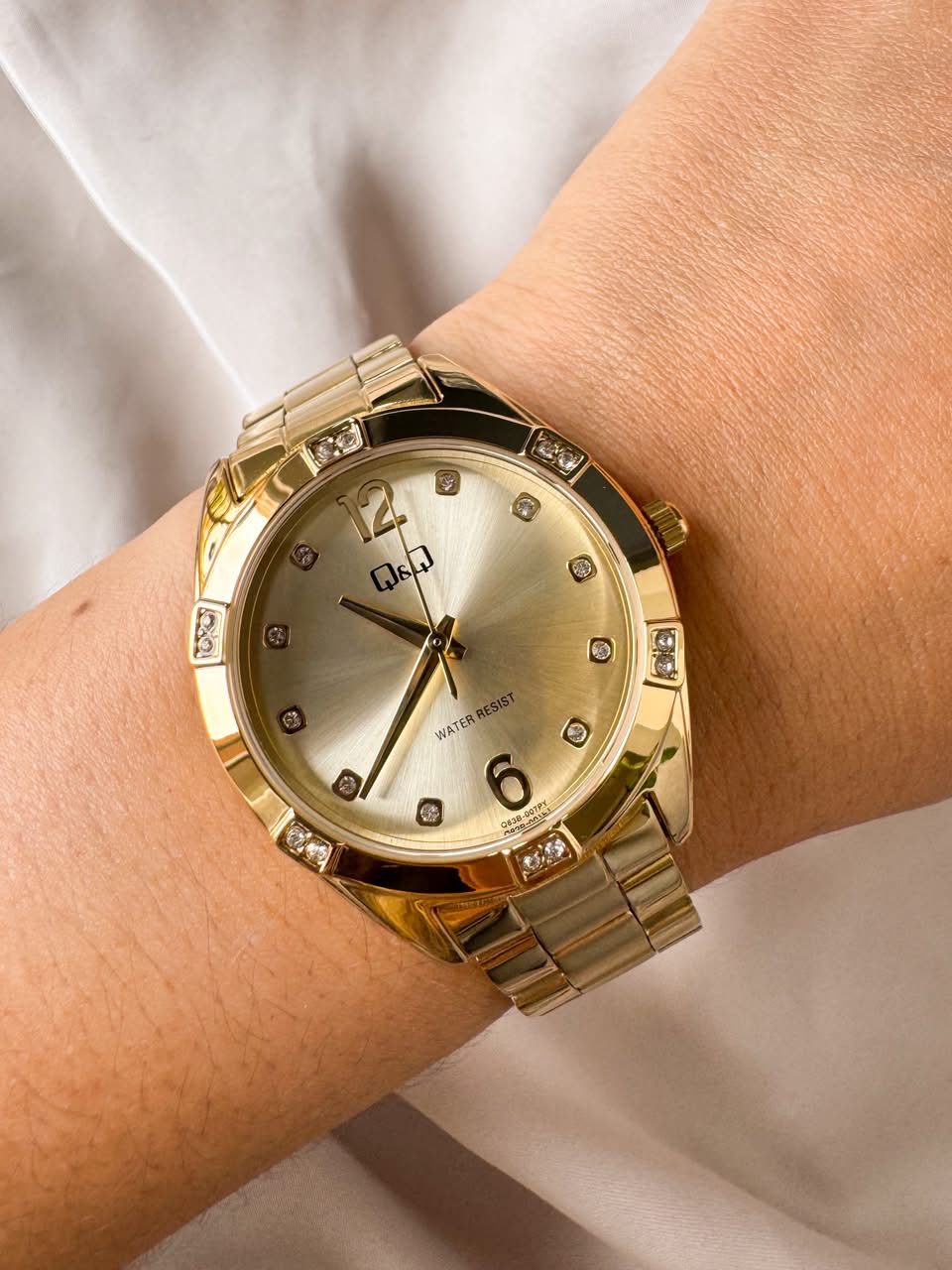 RELOJ QYQ Q83B-007PY DORADO PIEDRAS