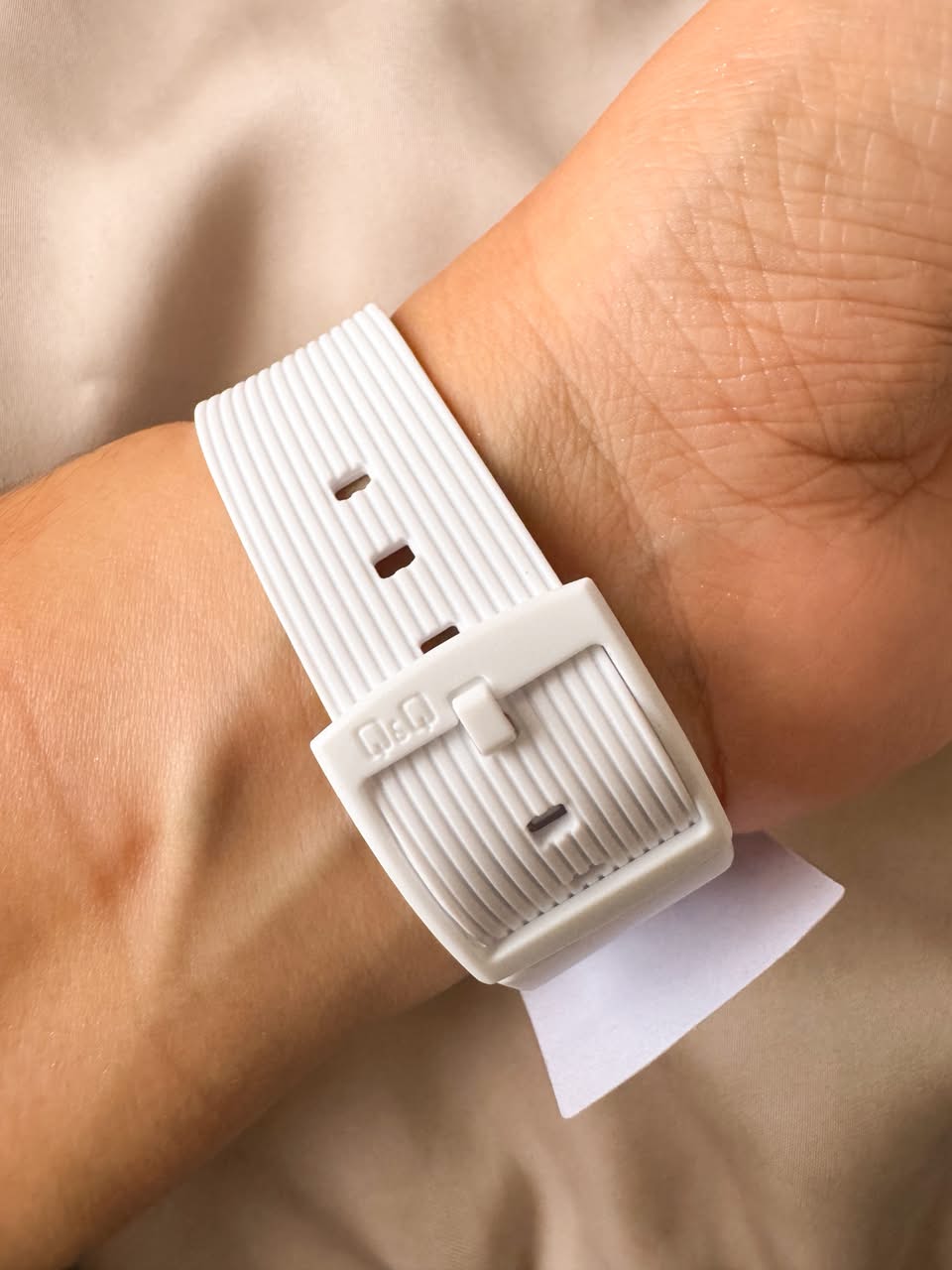 RELOJ QYQ V08A-533VP PLASTICO BLANCO