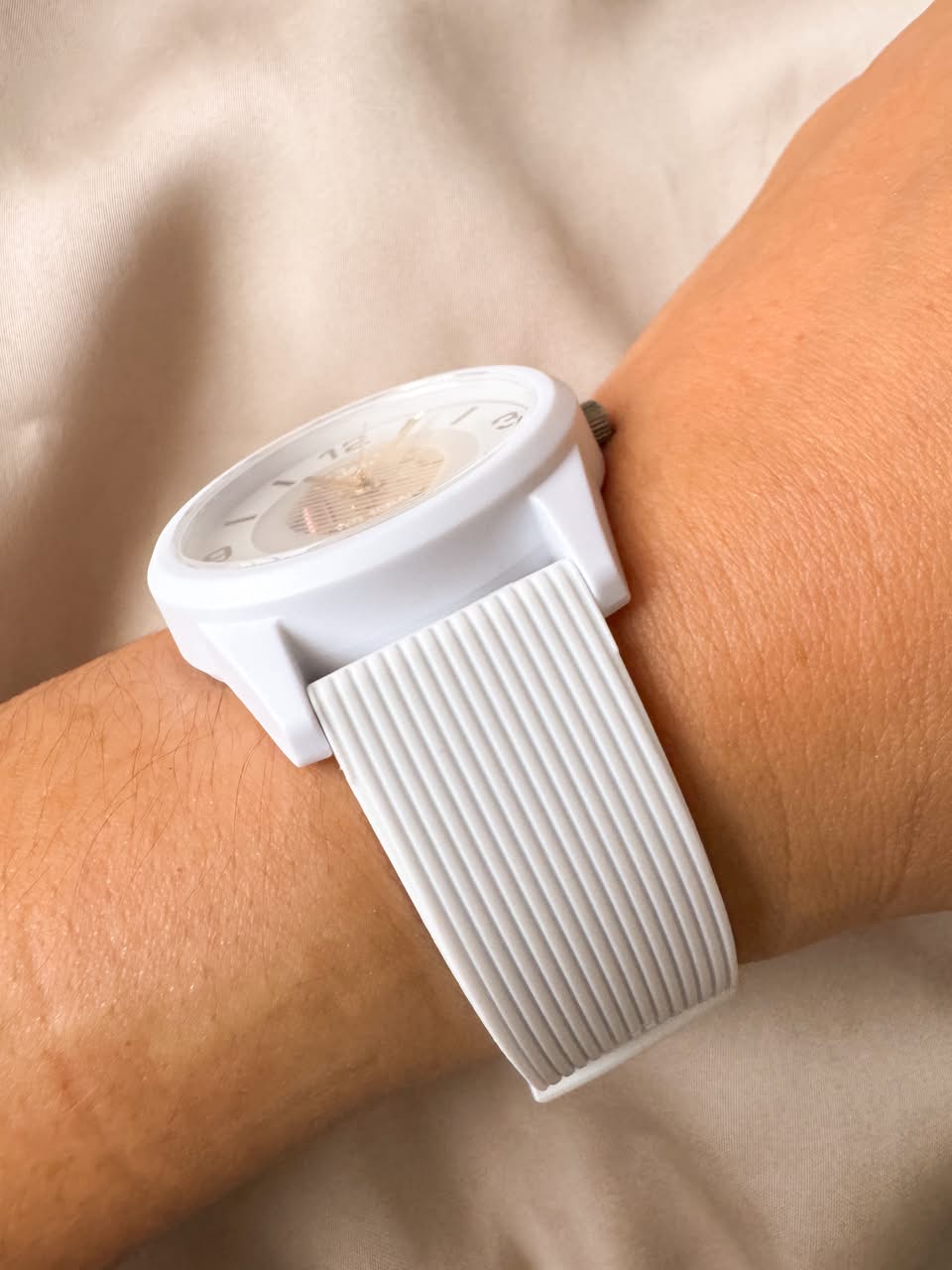 RELOJ QYQ V08A-533VP PLASTICO BLANCO
