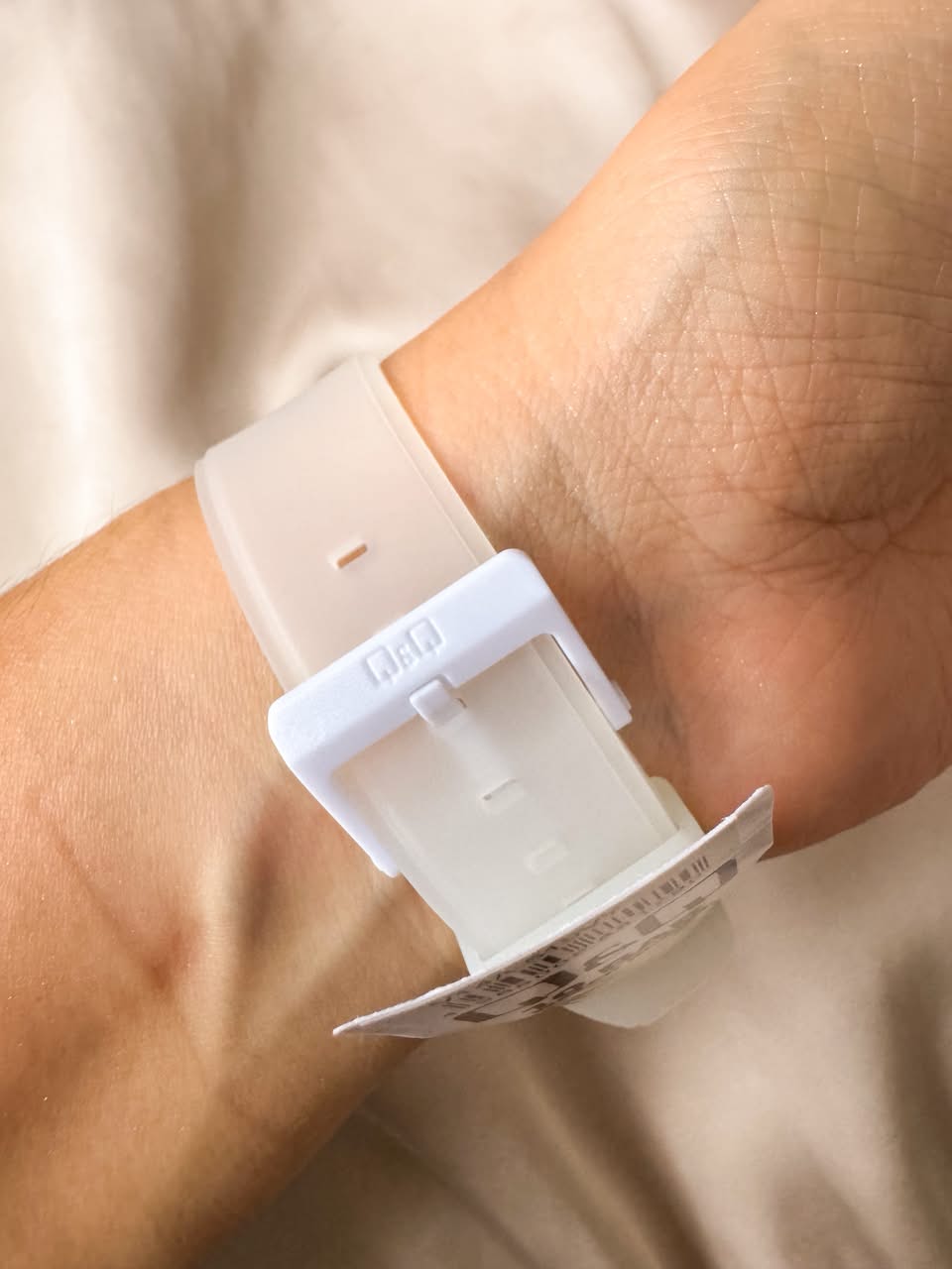 RELOJ QYQ V14A-519VY PLASTICO BLANCO