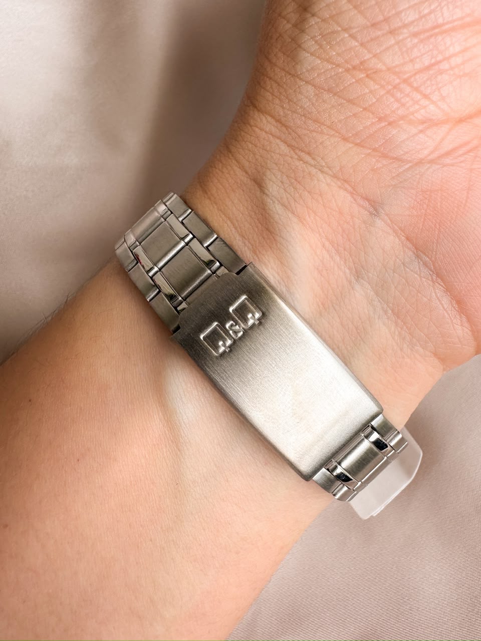 RELOJ QYQ Z65P PLATEADO PEQUEÑO