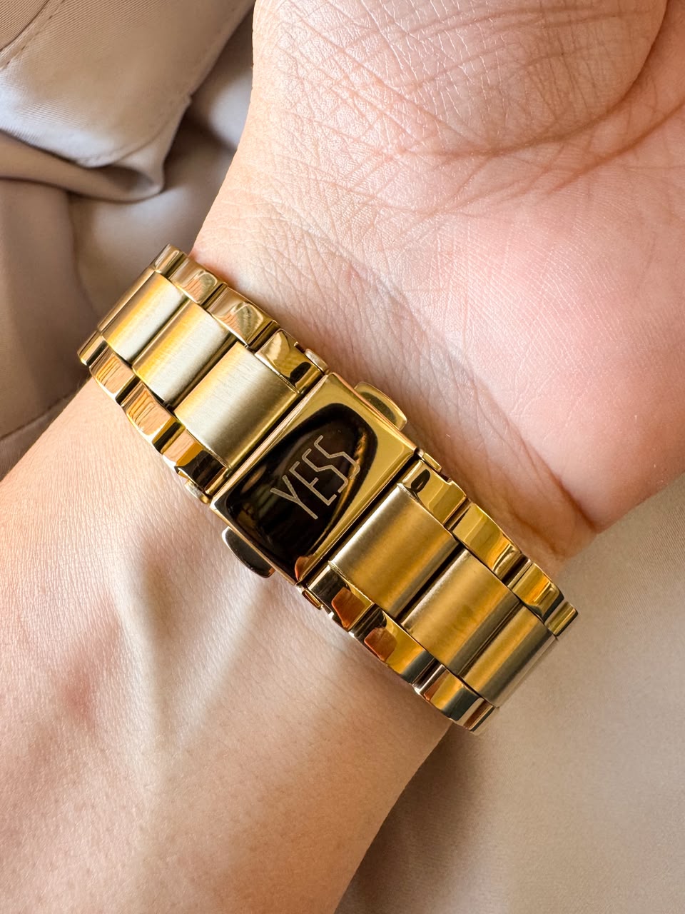 RELOJ SMT-251128-05 YESS DORADO MULTIFUNCIONAL