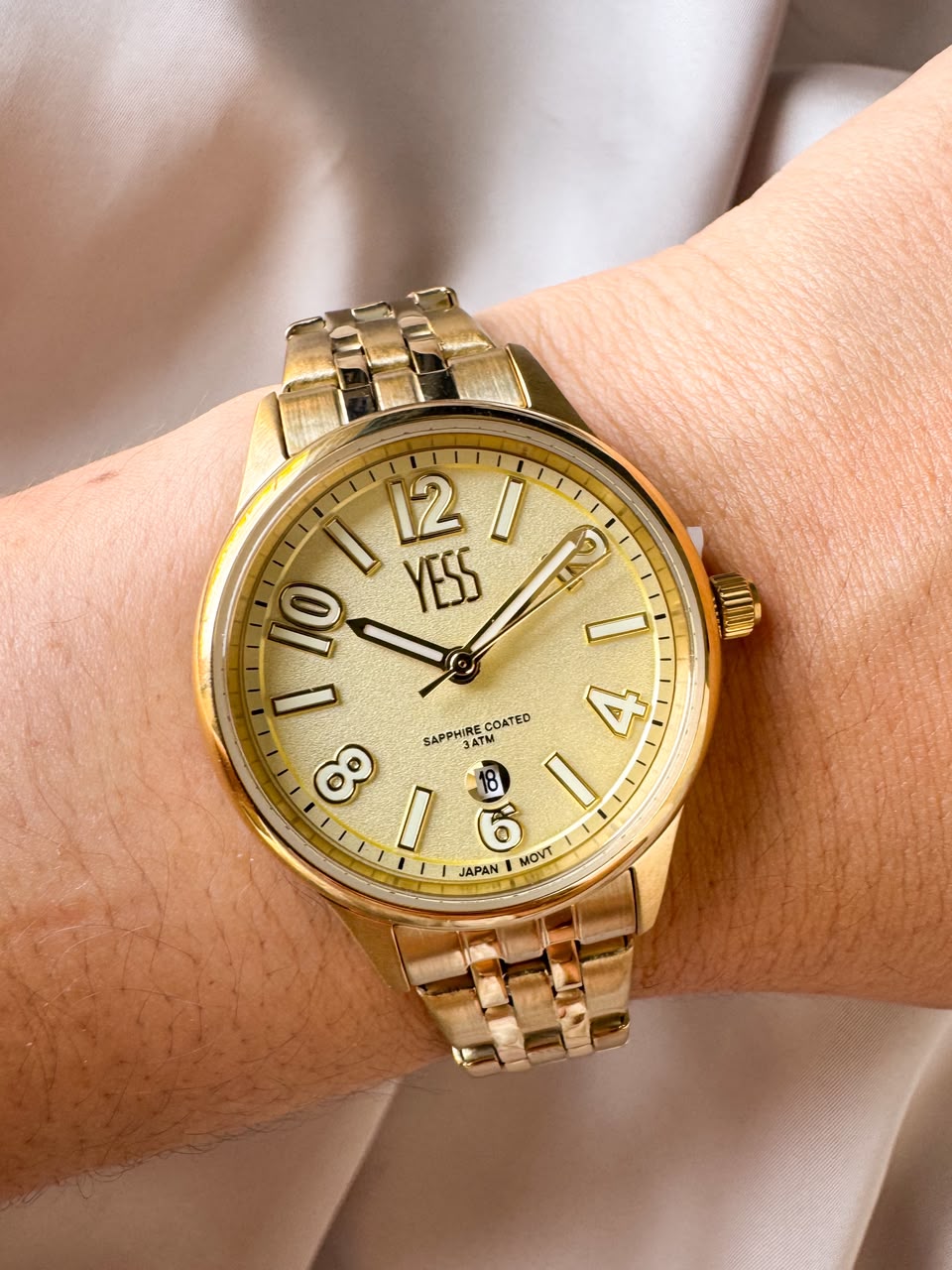 RELOJ YESS DORADO Y25040-04
