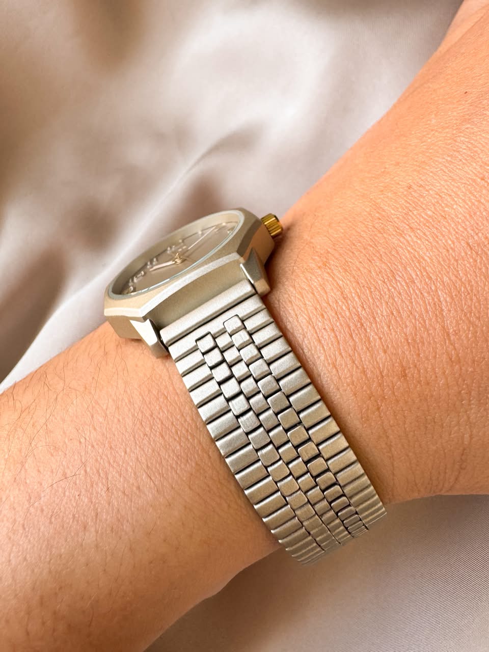 Reloj YESS SMT-251127-03 DORADO