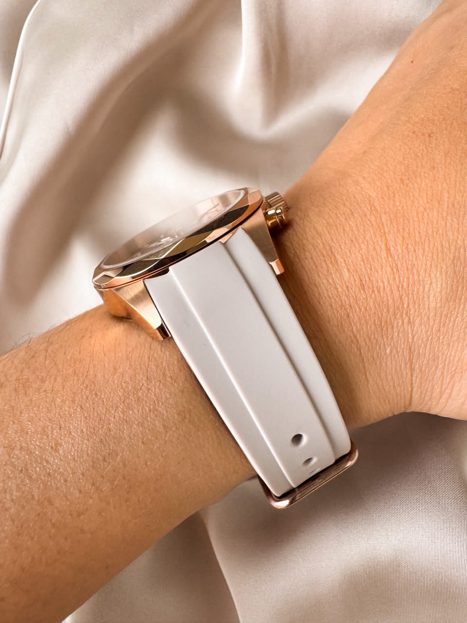 RELOJ YESS SMT-251178 - M06 SILICONA NUDE