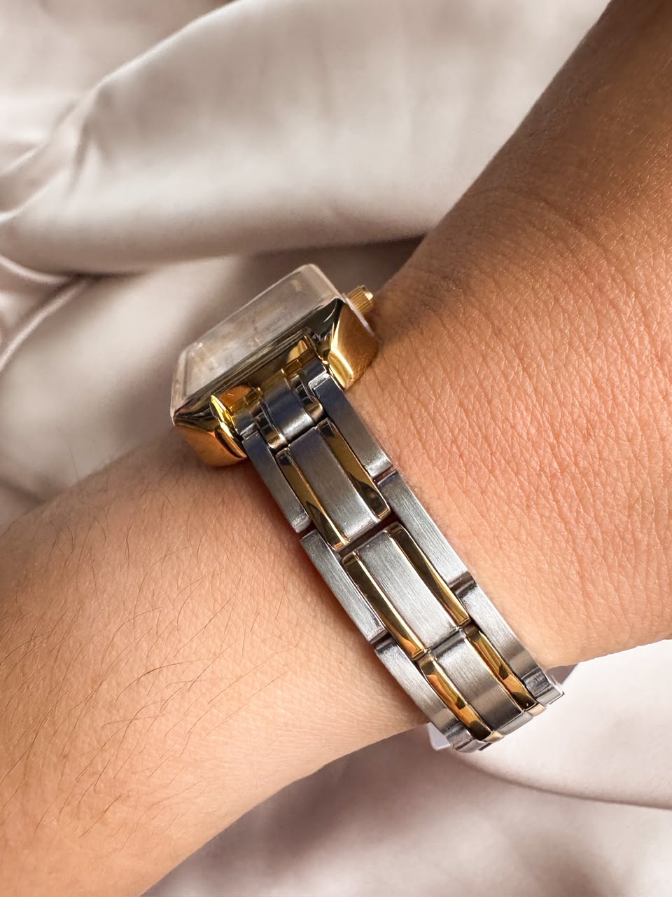 Reloj qyq C76A003PY cuadrado bi color