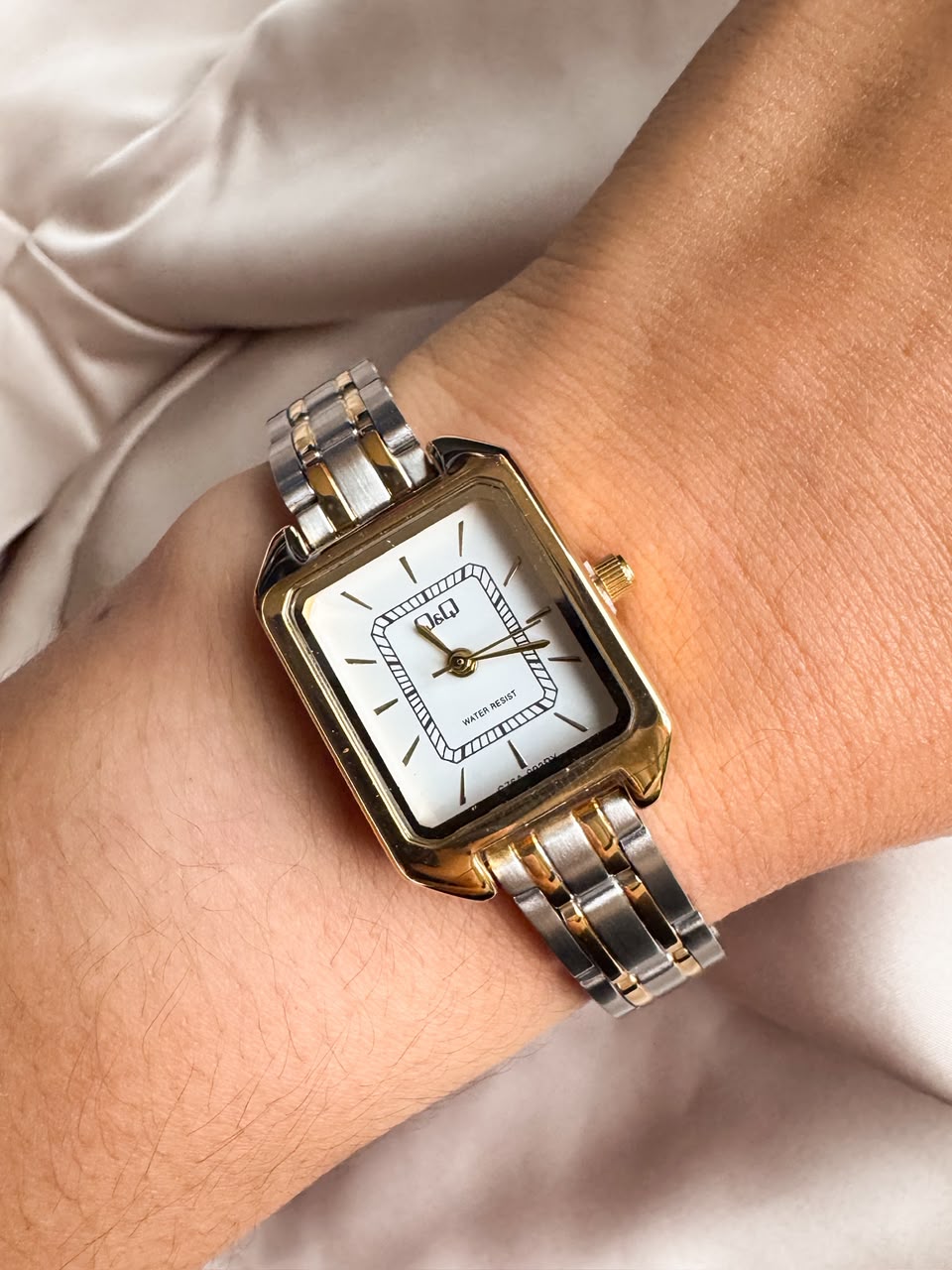 Reloj qyq C76A003PY cuadrado bi color