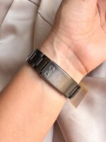 Reloj Q&Q Unisex negro y oro rosa con calendario - Imagen 4