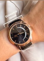 Reloj Q&Q Unisex negro y oro rosa con calendario - Imagen 2