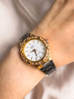 QYQ A29 NEGRO PEQUEÑO FONDO BLANCO PIEDRAS 4