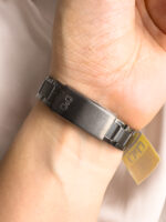 QYQ A29 NEGRO PEQUEÑO FONDO BLANCO PIEDRAS 4 BROCHE