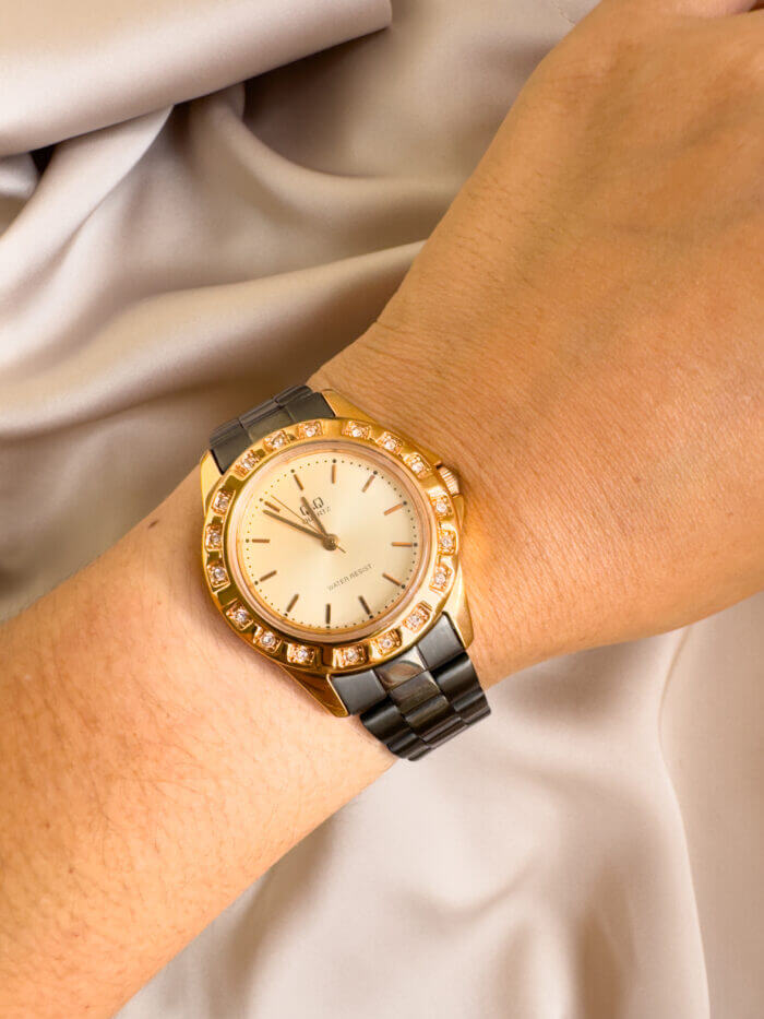 QYQ 981 NEGRO PEQUEÑO FONDO DORADO PIEDRAS 3