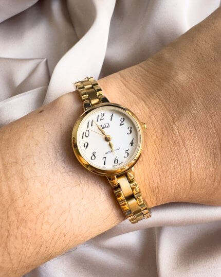 QYQ 55B DORADO NUMEROS PEQUEÑO PULSO DELGADO