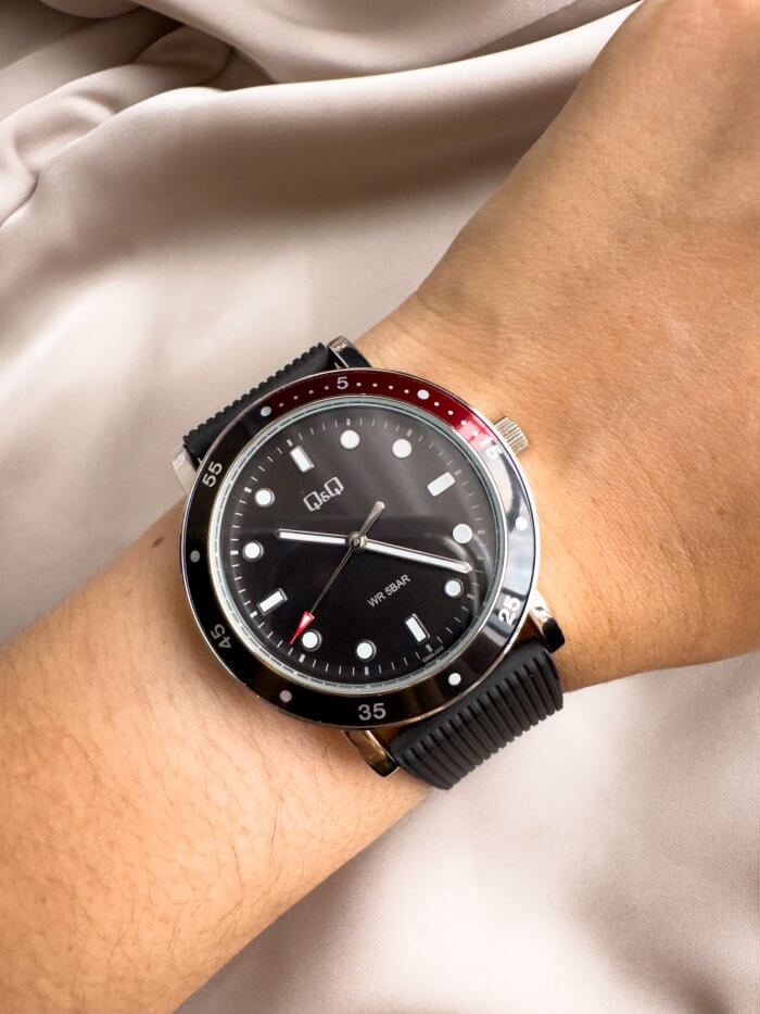 Reloj QYQ de mujer en silicona - Imagen 1