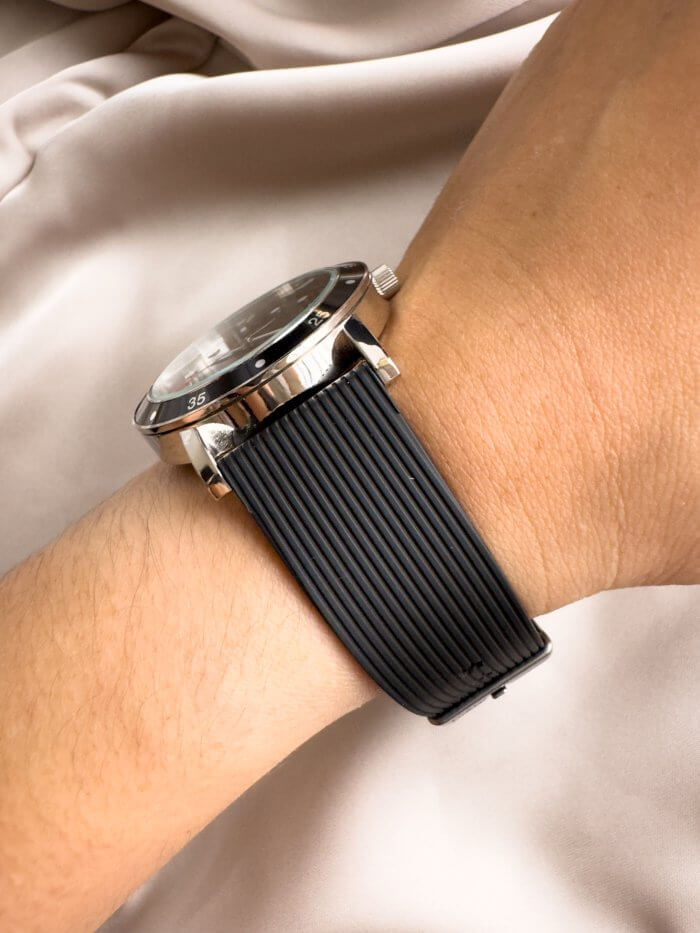 Reloj QYQ de mujer en silicona - Imagen 2