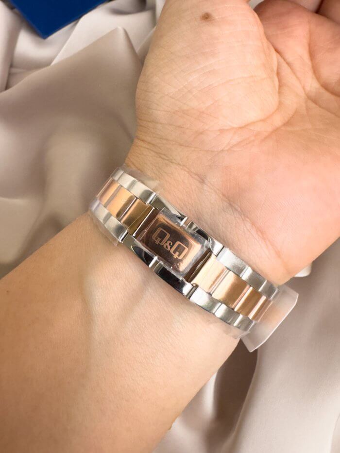 Reloj QYQ superior bicolor - Imagen 3