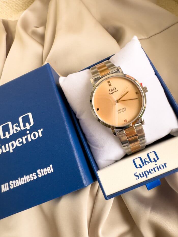 Reloj QYQ superior bicolor - Imagen 4