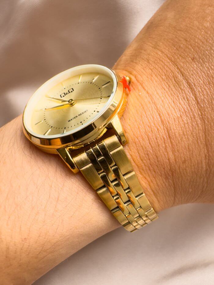 Reloj QYQ Dorado pequeño - Imagen 2