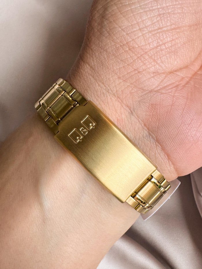 Reloj QYQ Dorado en acero - Imagen 3