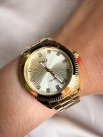 Reloj QYQ dorado dama