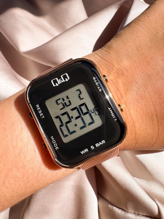 Reloj QYQ digital mujer Oro Rosa - Imagen 1