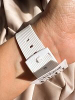 Reloj QYQ de mujer en silicona - Imagen 3