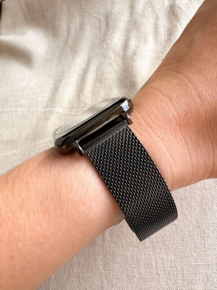 Reloj QYQ unisex en malla negro - Imagen 2